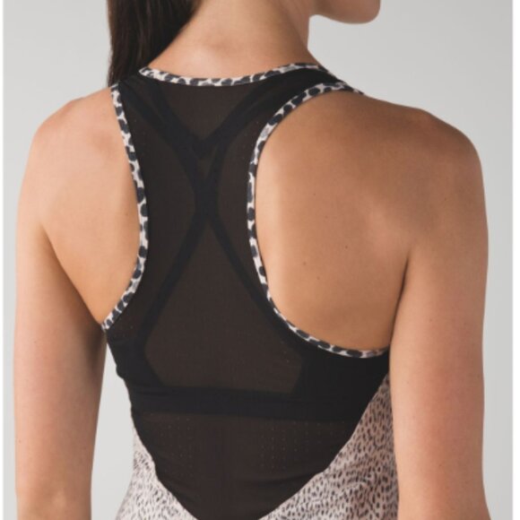 Like new LULULEMON DANCE TO YOGA TANK US 4 - Picture 6 of 17